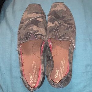 Camo Toms